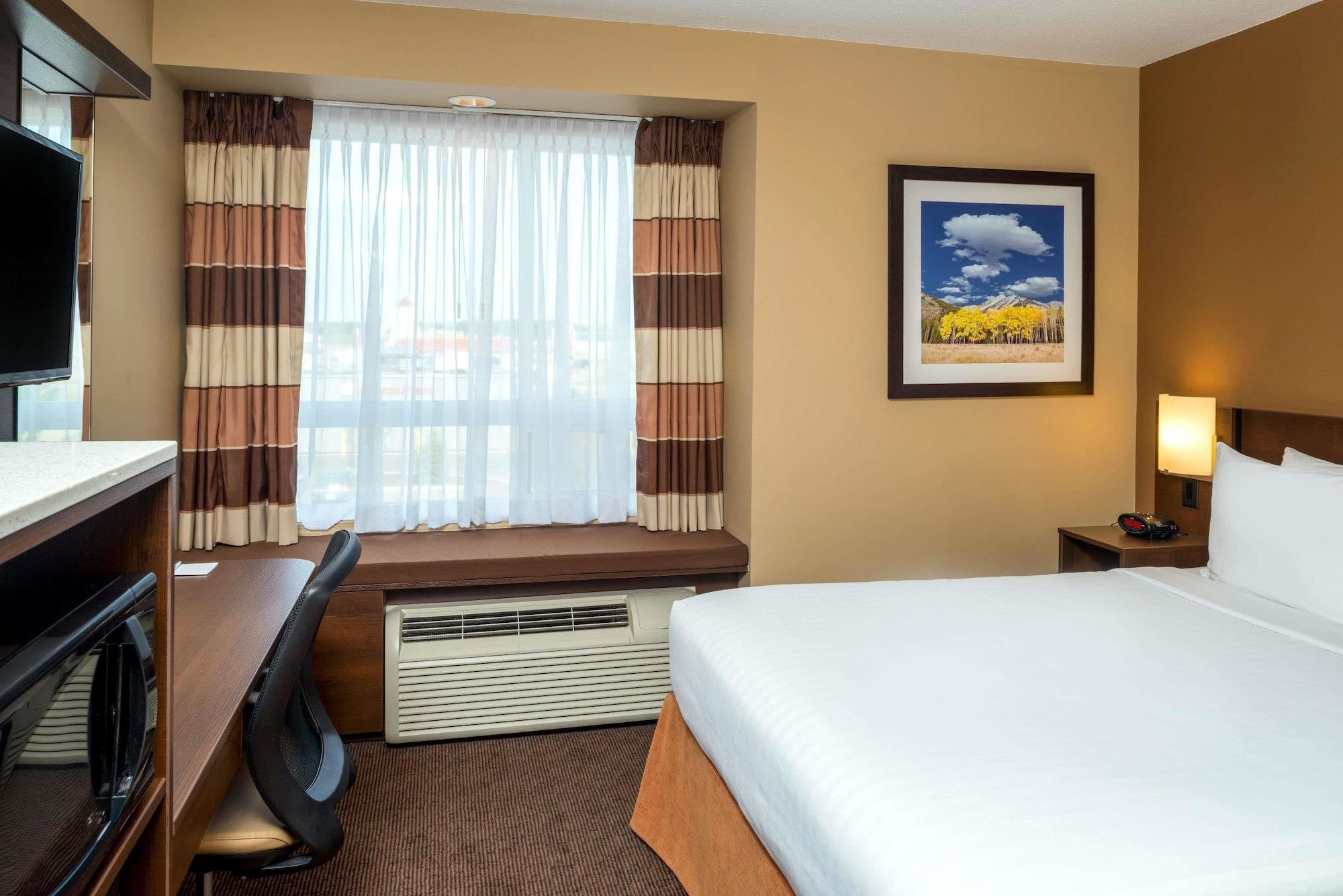 Microtel Inn & Suites By Wyndham Red Deer Kültér fotó