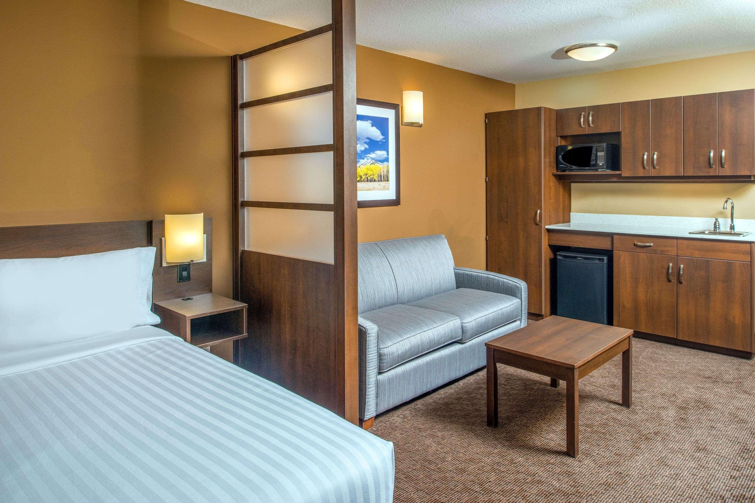 Microtel Inn & Suites By Wyndham Red Deer Kültér fotó