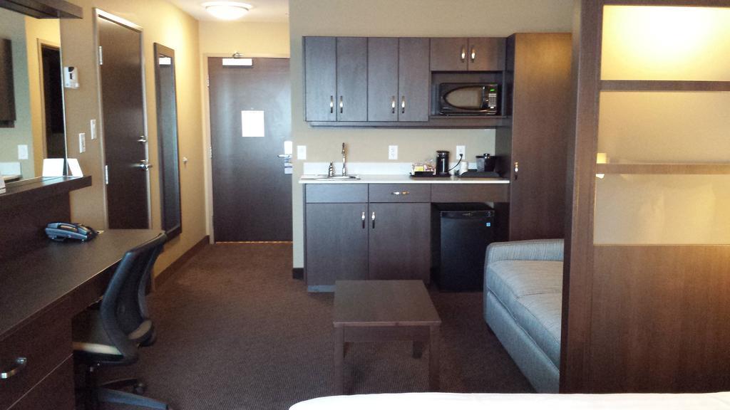 Microtel Inn & Suites By Wyndham Red Deer Szoba fotó