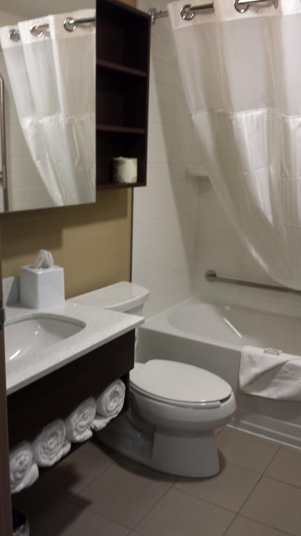 Microtel Inn & Suites By Wyndham Red Deer Szoba fotó